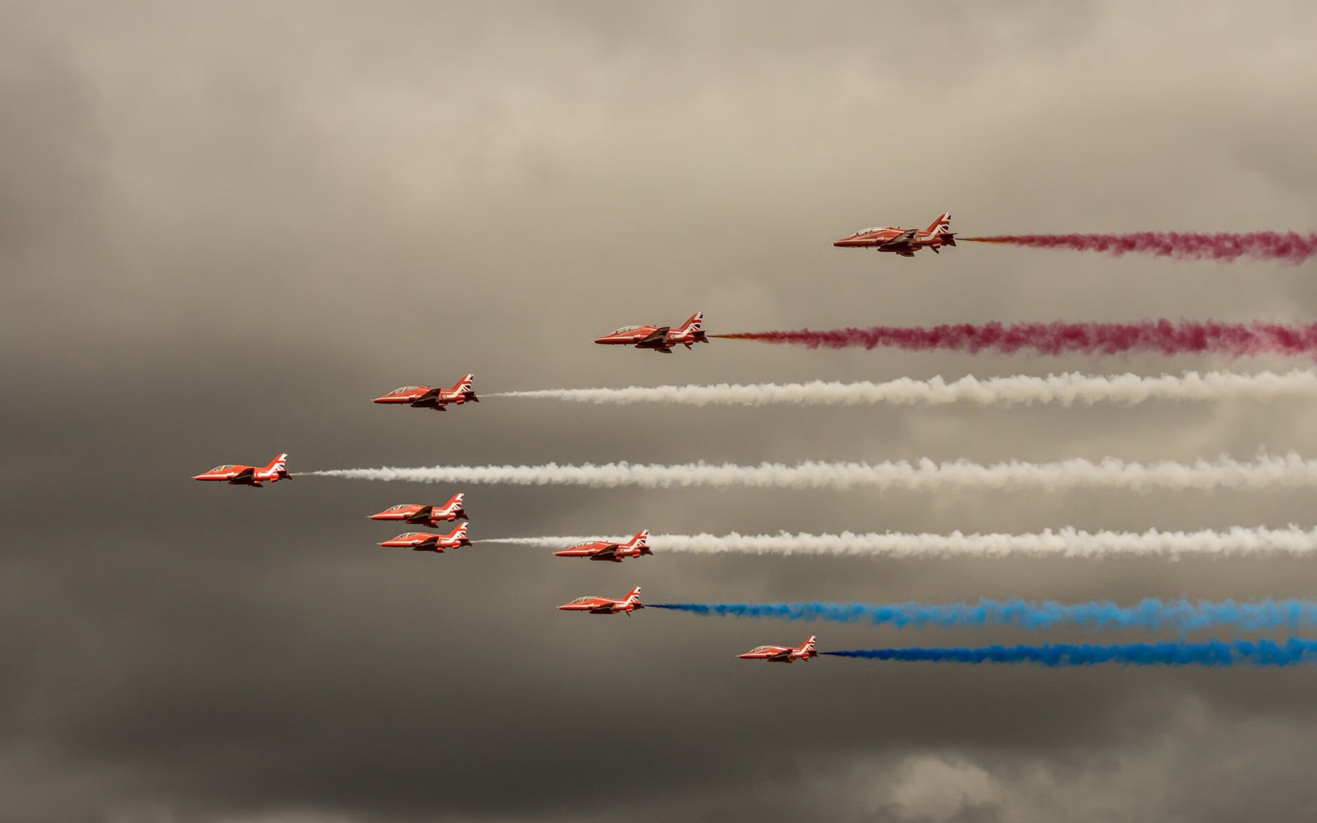 爱游戏电竞官网-英国媒体惊呼：瑞士球员雪地奔跑像开了四驱模式，瑞士冰雪运动