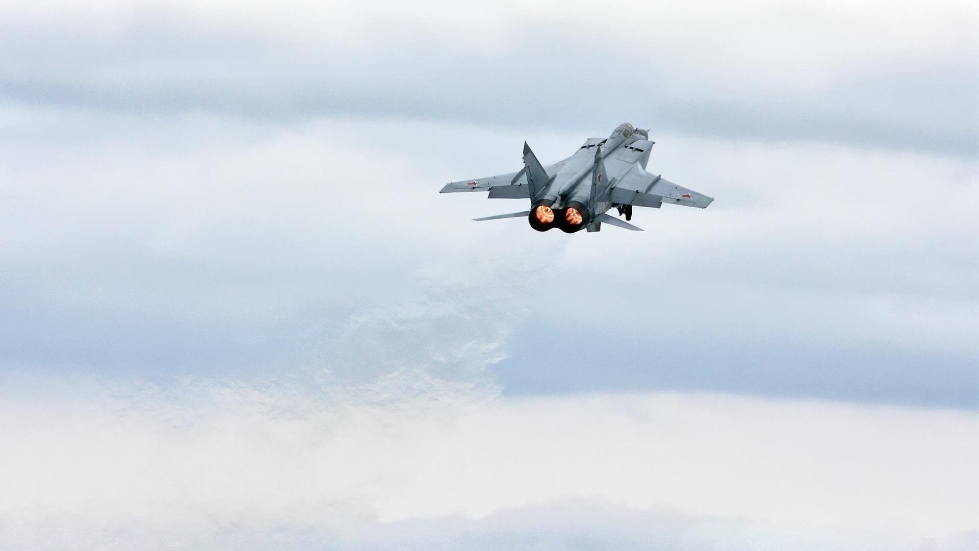 爱游戏在线登录入口-是否应将球员评分与球迷互动绑定，提升球员评级