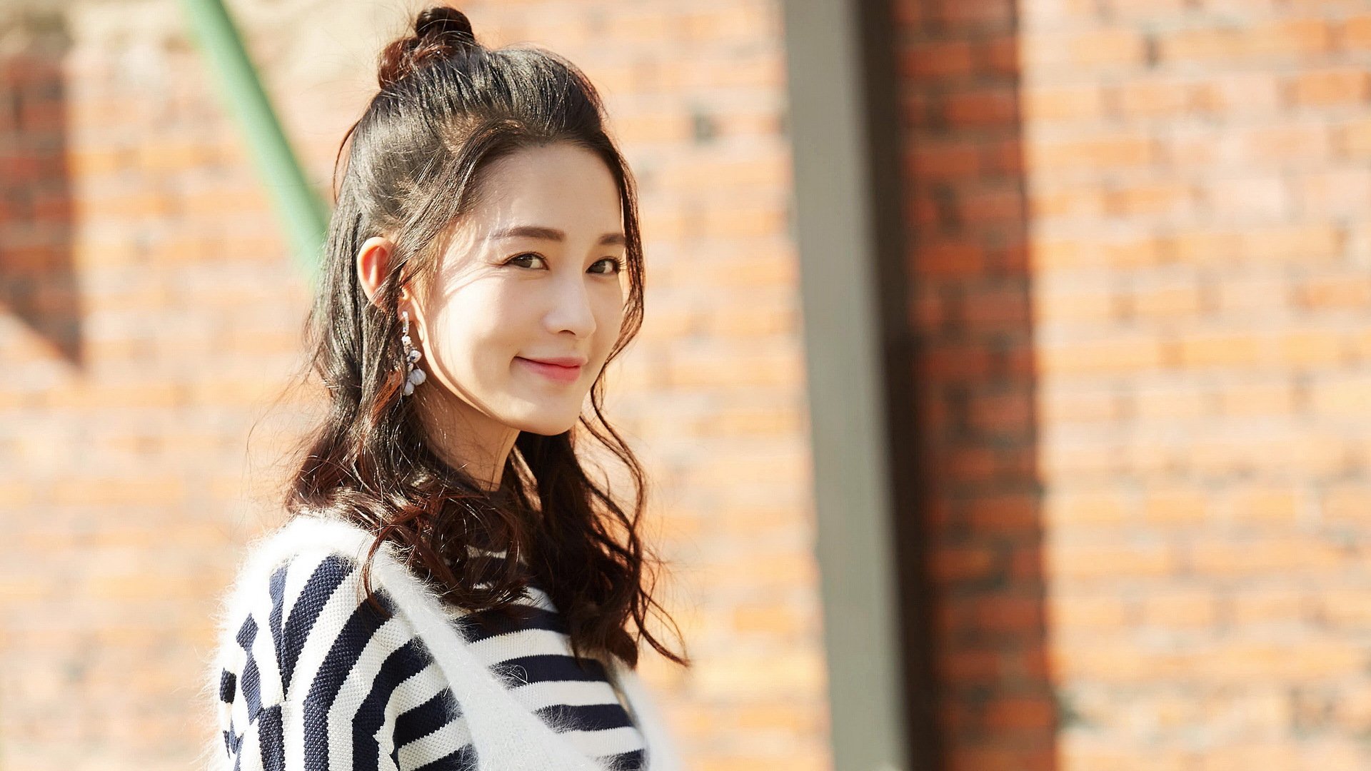 爱游戏娱乐平台-英雄会师：爵士与鹈鹕的激烈对抗引人注目，英雄爵士舞